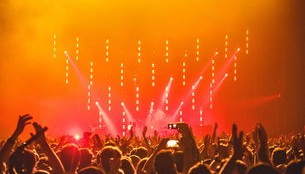 开云体育真人-场边花絮展现人性光辉，片场花絮