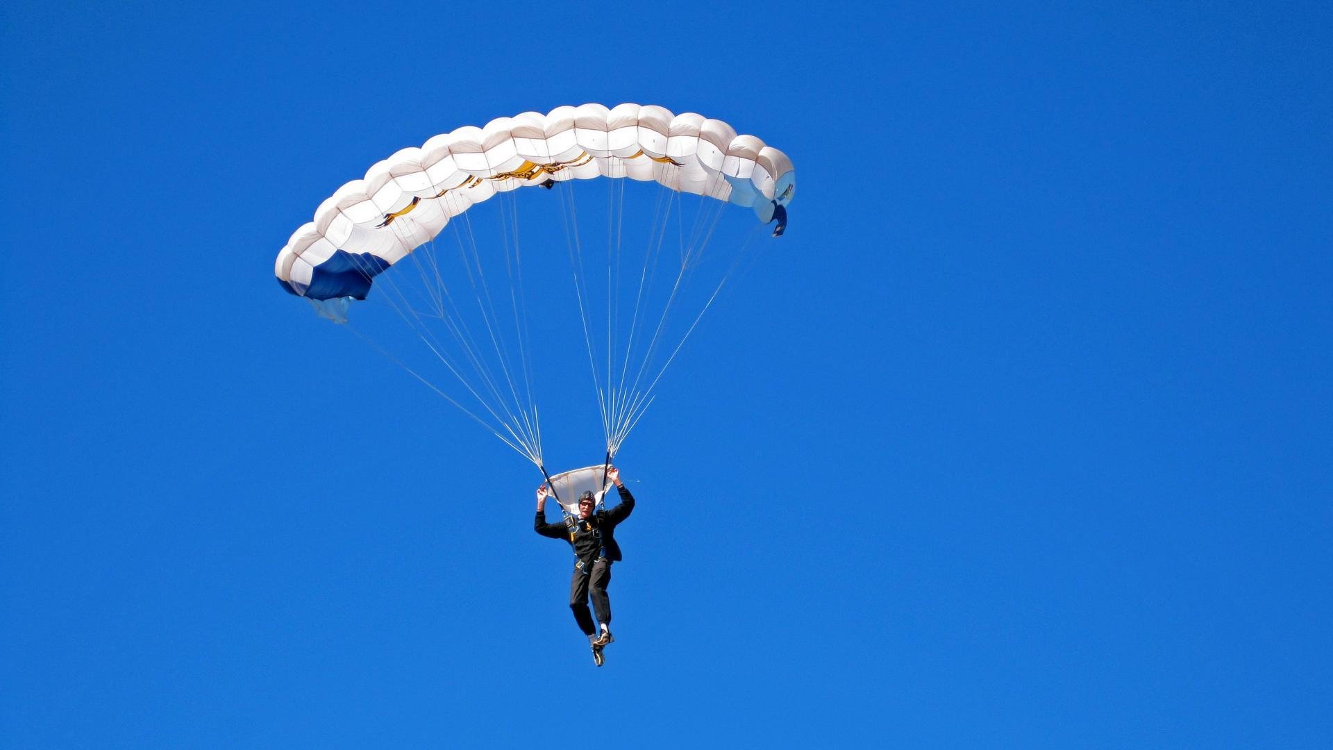 体育新闻中心通报全国自由搏击赛事裁判培训班安排，全国自由搏击锦标赛比赛规则